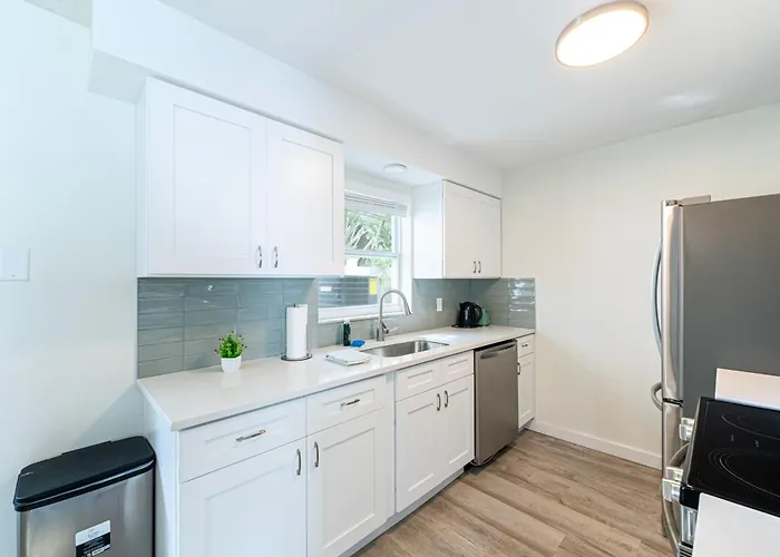 2bd 1ba Sunview 5 2mins To Beachpool! Apartment